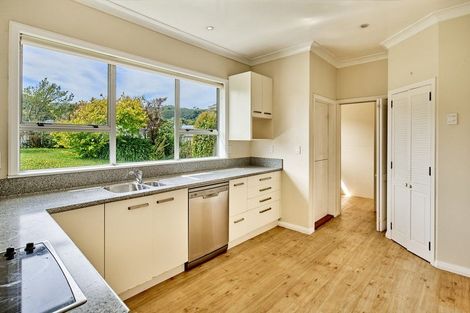 Photo of property in 56 Ranui Terrace, Tawa, Wellington, 5028