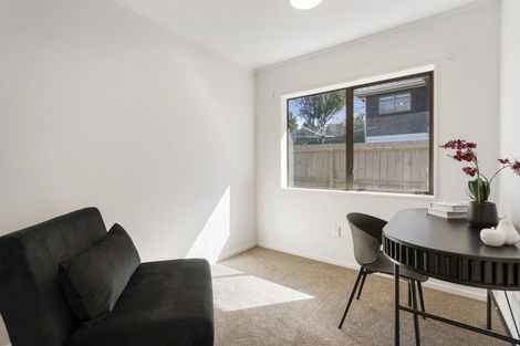 Photo of property in 50b Mirrabooka Avenue, Botany Downs, Auckland, 2010