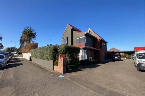 Photo of property in 240b Devonport Road, Tauranga, 3110