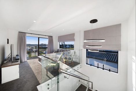 Photo of property in 11 Koiora Road, Clarks Beach, 2122