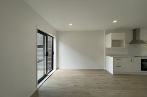 Photo of property in 8 Rauemi Way, Te Atatu South, Auckland, 0610