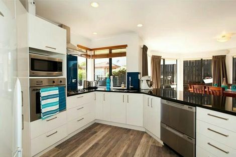 Photo of property in 19 Crimson Park, Oteha, Auckland, 0632