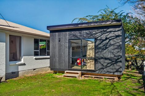 Photo of property in 4 Blossomdale Place, Bishopdale, Christchurch, 8053