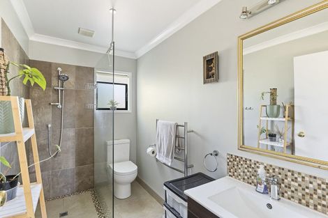 Photo of property in 128 Wairau Road, Oakura, 4314