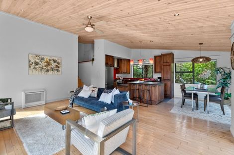 Photo of property in 99 Onetangi Road, Waiheke Island, 1971