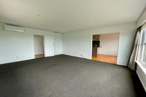 Photo of property in 28 Brooker Grove, Newlands, Wellington, 6037