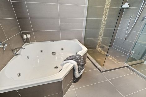 Photo of property in 10 Robin Lane, Browns Bay, Auckland, 0630