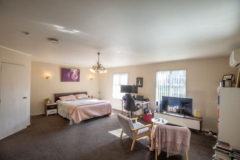 Photo of property in 98 Hill Road, The Gardens, Auckland, 2105