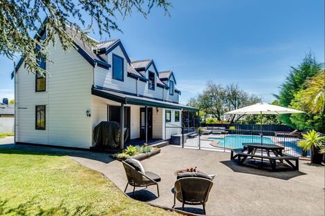 Photo of property in 15 Ritchie Place, Havelock North, 4130