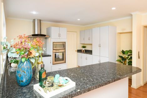 Photo of property in 2 Rosebank Avenue, Kelvin Grove, Palmerston North, 4414