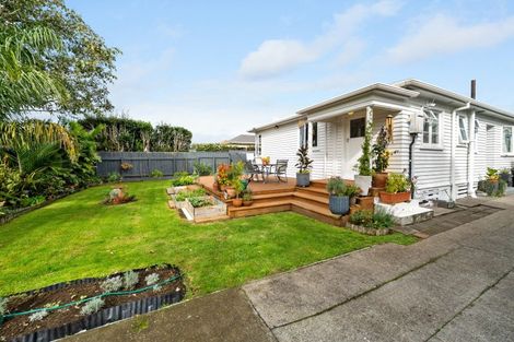 Photo of property in 2/5 Tokomaru Street, Welbourn, New Plymouth, 4312