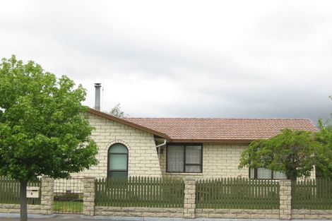 Photo of property in 6 Kruse Place, Redwood, Christchurch, 8051