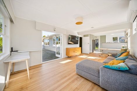 Photo of property in 21 Kayes Road, Pukekohe, 2120