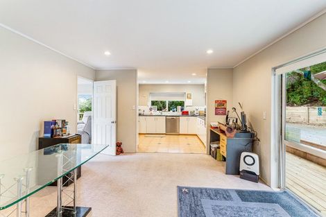 Photo of property in 21a Woodfern Crescent, Titirangi, Auckland, 0604