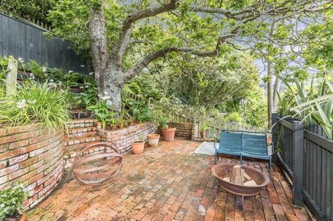 Photo of property in 19 Lower North Terrace, Kelburn, Wellington, 6012