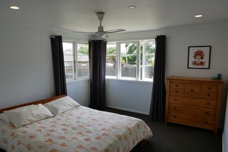 Photo of property in 12 Duncan Avenue, Te Atatu South, Auckland, 0610