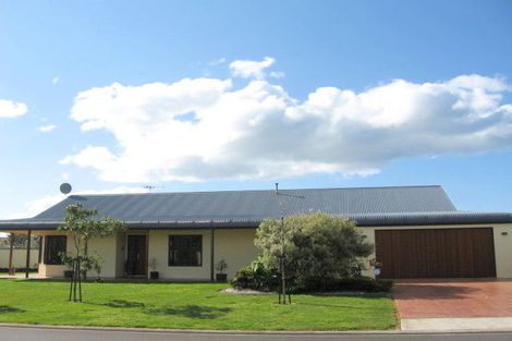 Photo of property in 5 Dune Avenue, Papamoa Beach, Papamoa, 3118