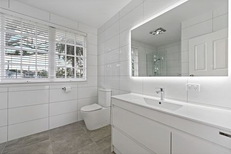 Photo of property in 1/25 James Evans Drive, Northcote, Auckland, 0627