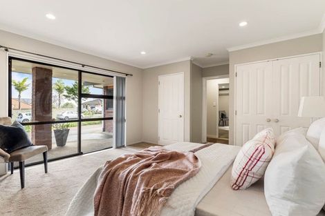 Photo of property in 76 Goodwood Drive, Goodwood Heights, Auckland, 2105