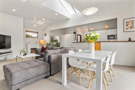 Photo of property in 28 Cleveland Street, Edgeware, Christchurch, 8013