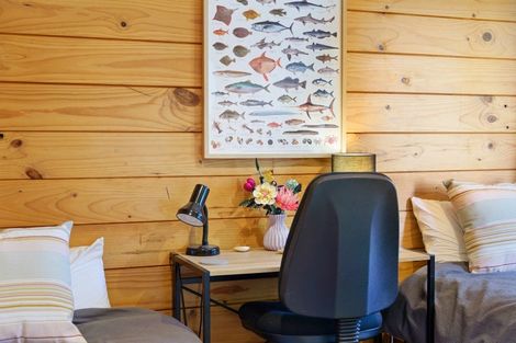 Photo of property in 65 Queens Road, Waikanae Beach, Waikanae, 5036