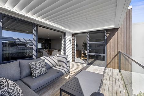 Photo of property in 2/11a Baring Terrace, Strandon, New Plymouth, 4312