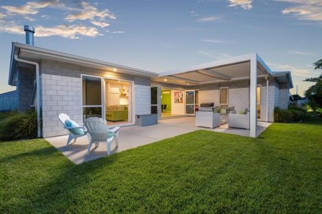 Photo of property in 7 Raiha Street, Papamoa Beach, Papamoa, 3118