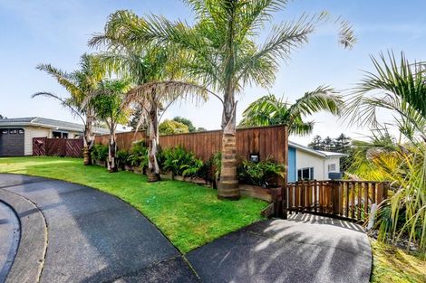 Photo of property in 10 Caledonia Place, Highlands Park, New Plymouth, 4312