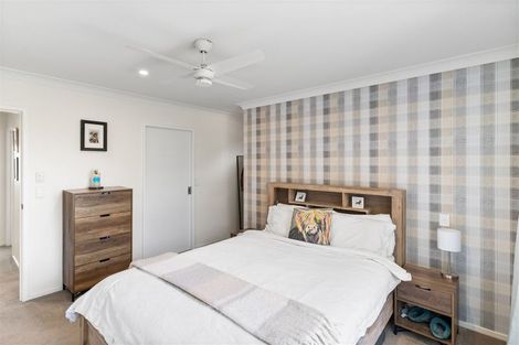 Photo of property in 3a Shillingford Boulevard, Rolleston, 7615