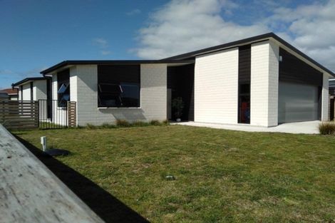 Photo of property in 35 Gallipoli Place, Paraparaumu, 5032