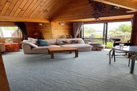 Photo of property in 2 Twin Wharf Road, Herald Island, Auckland, 0618