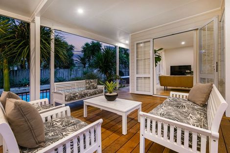 Photo of property in 27 Almond Grove, Greenhithe, Auckland, 0632