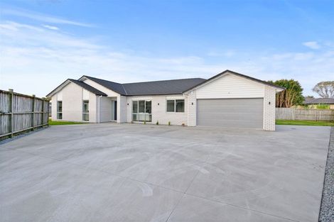 Photo of property in 16 Kilmacrennan Drive, Rosehill, Papakura, 2113