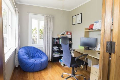 Photo of property in 9 Seddon Street, Dannevirke, 4930