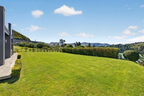 Photo of property in 11 Kaioruru Lane, Charteris Bay, Lyttelton, 8971