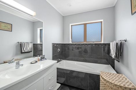 Photo of property in 7 Sunnyview Drive, Brown Owl, Upper Hutt, 5018