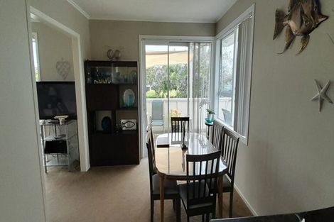 Photo of property in 31 Covil Avenue, Te Atatu South, Auckland, 0610