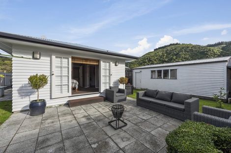Photo of property in 11 Gemstone Drive, Birchville, Upper Hutt, 5018
