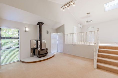 Photo of property in 5 Noeleen Street, Glenfield, Auckland, 0629