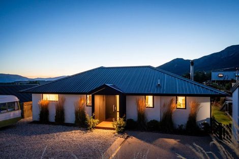 Photo of property in 9 Sarges Way, Lake Hawea, Wanaka, 9382