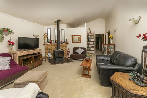 Photo of property in 114 Upper Drive, Greenhithe, Auckland, 0632