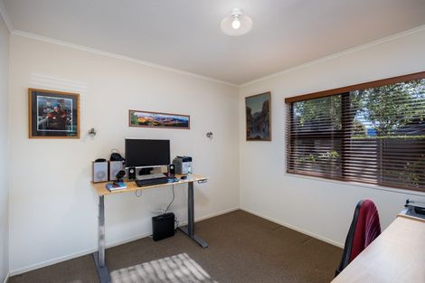 Photo of property in 13b Argyle Place, Highlands Park, New Plymouth, 4312