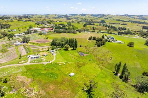 Photo of property in 35 Minnie Casey Rise, Matakohe, 0593