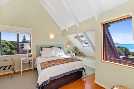 Photo of property in 115 Tutere Street, Waikanae Beach, Waikanae, 5036