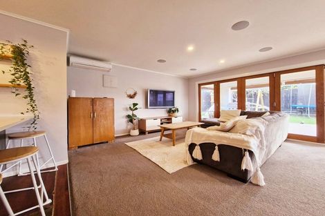 Photo of property in 53 Sunnyside Road, Sunnyvale, Auckland, 0612