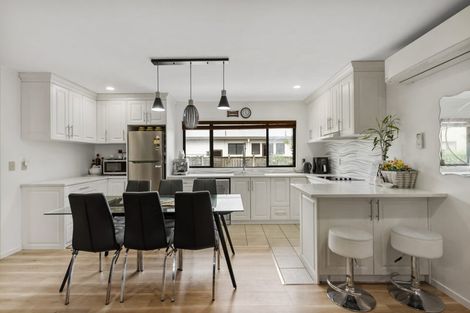 Photo of property in 10/17 Neta Grove, Henderson, Auckland, 0612