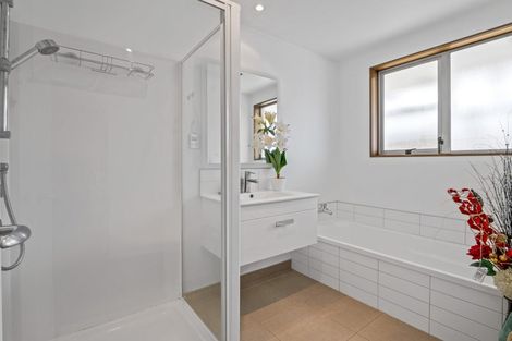 Photo of property in 2/31 Taylors Avenue, Bryndwr, Christchurch, 8052