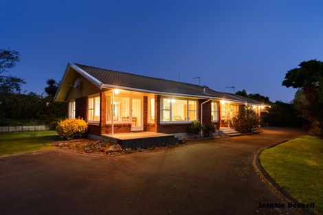 Photo of property in 2 Caccia Birch Lane, Hokowhitu, Palmerston North, 4410