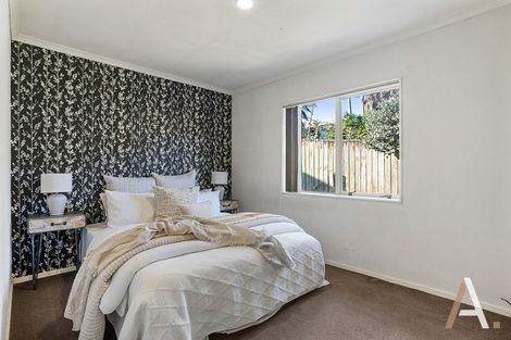 Photo of property in 17 De Havilland Drive, Goodwood Heights, Auckland, 2105