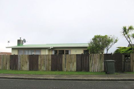 Photo of property in 53 Fitzpatrick Street, Newlands, Wellington, 6037